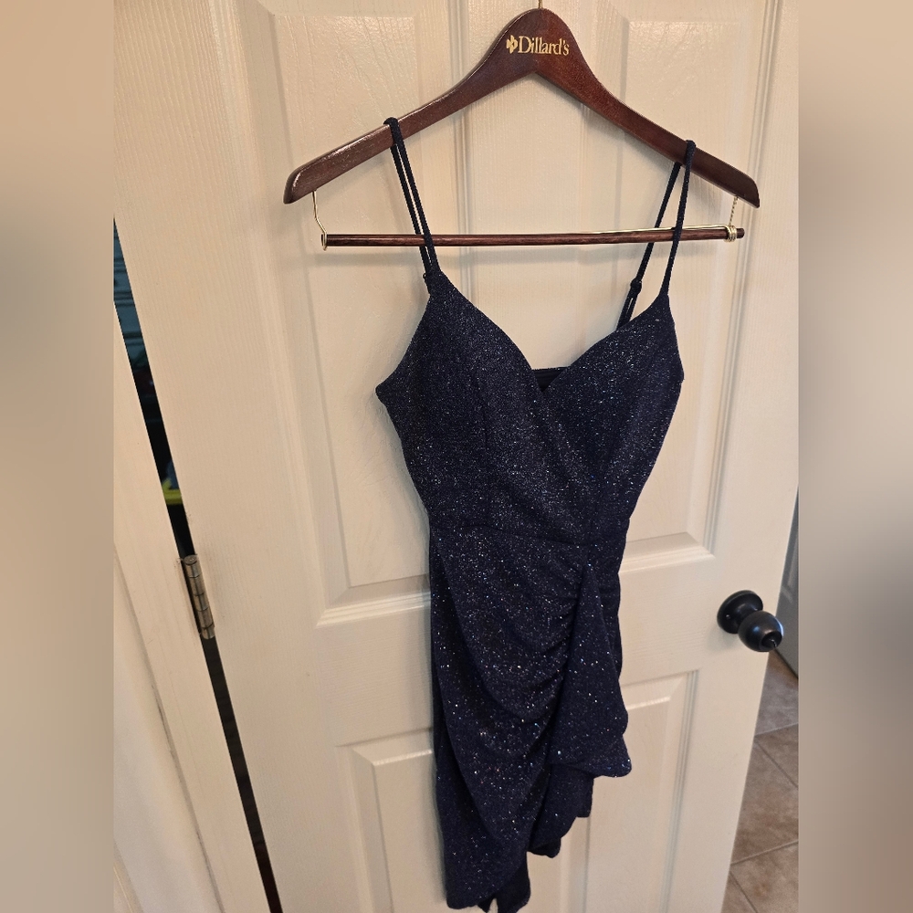 WOMEN'S CITY VIBE DRESS IN SIZE 1. BLUE IN COLOR WITH MULTI COLOR ACCENT SPARKLE